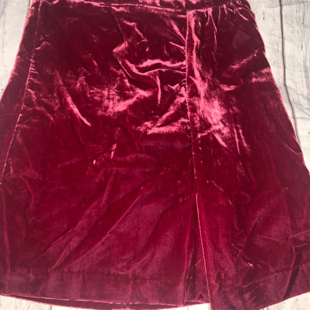 Anthropologie Monte velvet burgandy miniskirt 6 and 8